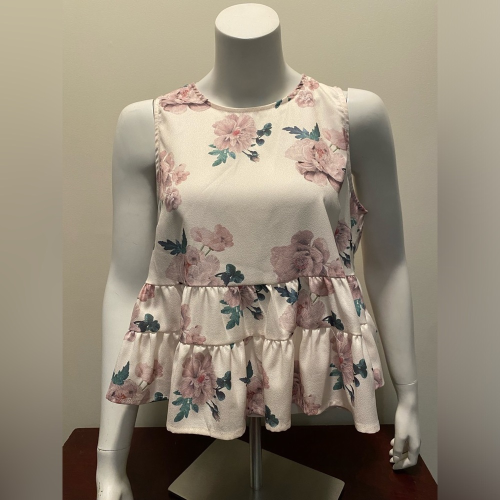 Sadie snd Sage Babydoll Floral Top Size Medium NWOT